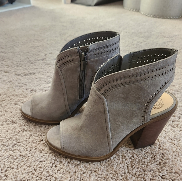 VINCE CAMUTO - Picture 2 of 3